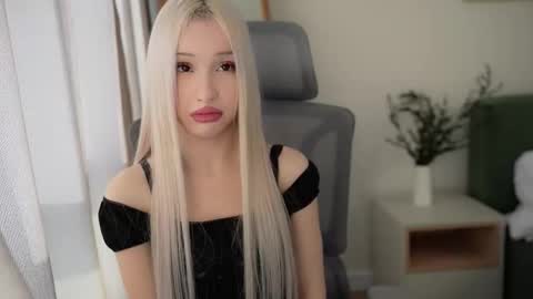 Snapshot of lauramusk chatting on November 8, 2025, 8:03 am Laura online show from November 8, 2025, 8:03 am