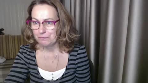 Snapshot of lauraoven1 chatting on December 18, 2024, 2:06 pm Lauraoven1 online show from December 18, 2024, 2:06 pm