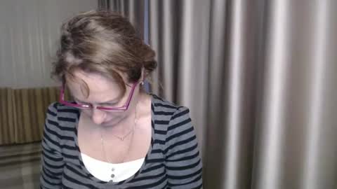Snapshot of lauraoven1 chatting on December 23, 2024, 11:25 am Lauraoven1 online show from December 23, 2024, 11:25 am