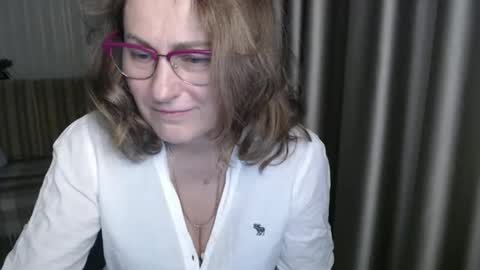Snapshot of lauraoven1 chatting on December 28, 2024, 6:29 pm Lauraoven1 online show from December 28, 2024, 6:29 pm