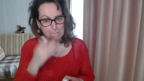 Snapshot of lauraoven1 chatting on March 3, 2025, 7:32 am Lauraoven1 online show from March 3, 2025, 7:32 am