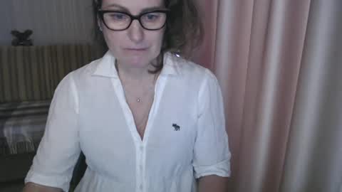 Snapshot of lauraoven1 chatting on March 7, 2025, 12:23 pm Lauraoven1 online show from March 7, 2025, 12:23 pm