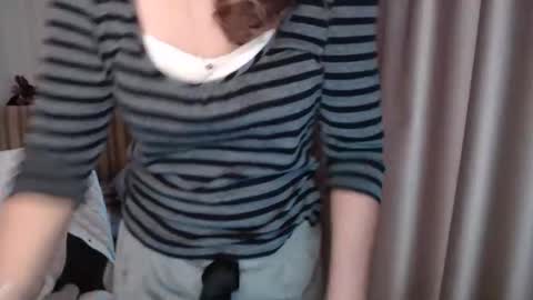 Lauraoven1 online show from November 25, 2025, 7:41 am