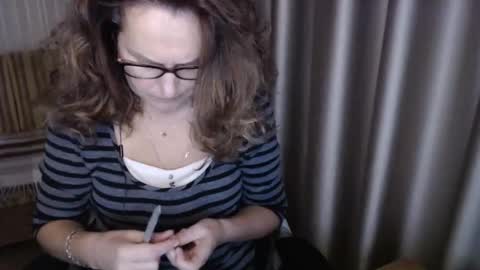 Lauraoven1 online show from November 28, 2025, 11:57 am