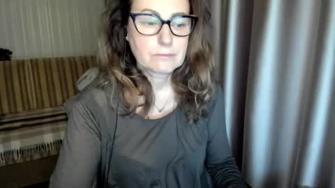 Lauraoven1 online show from December 19, 2025, 8:10 am