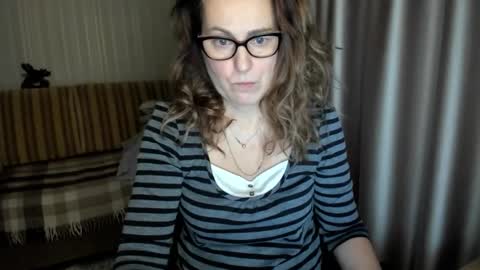 Lauraoven1 online show from January 18, 2026, 1:15 pm