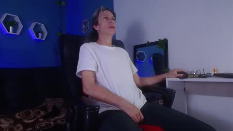 Snapshot of laurasofia45 chatting on March 1, 2026, 11:18 pm Laura Sofia online show from March 1, 2026, 11:18 pm