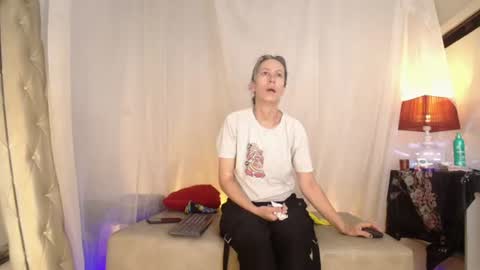 Snapshot of laurasofia45 chatting on June 19, 2026, 11:25 am Laura Sofia online show from June 19, 2026, 11:25 am