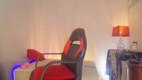 Snapshot of laurasofia45 chatting on June 25, 2026, 10:42 am Laura Sofia online show from June 25, 2026, 10:42 am