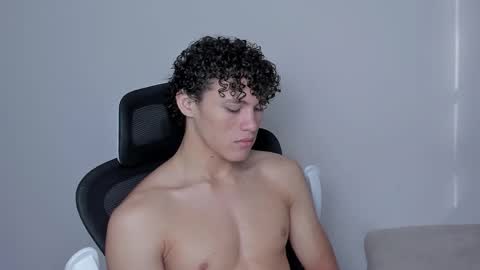 Laureent online show from October 25, 2025, 6:57 pm