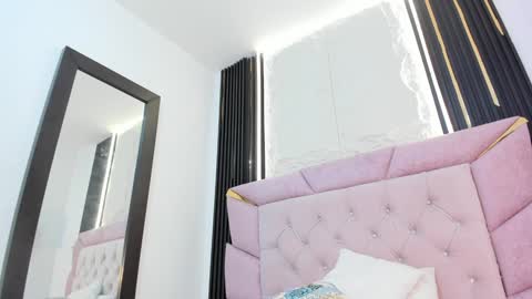 Laurem online show from January 11, 2025, 6:54 pm