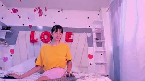 Laurem online show from February 27, 2025, 4:43 pm