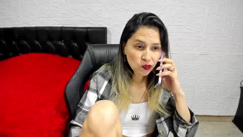 Snapshot of lauren_ashlee chatting on December 2, 2024, 3:25 pm Lauren Independent model online show from December 2, 2024, 3:25 pm