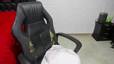 Snapshot of lauren_ashlee chatting on December 10, 2024, 3:33 pm Lauren Independent model online show from December 10, 2024, 3:33 pm