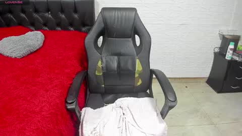 Snapshot of lauren_ashlee chatting on December 18, 2024, 4:39 pm Lauren Independent model online show from December 18, 2024, 4:39 pm