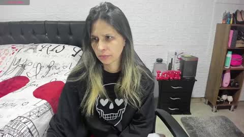 Snapshot of lauren_ashlee chatting on January 3, 2025, 2:19 pm Lauren Independent model online show from January 3, 2025, 2:19 pm