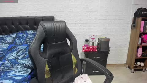 Snapshot of lauren_ashlee chatting on January 13, 2025, 10:24 pm Lauren Independent model online show from January 13, 2025, 10:24 pm