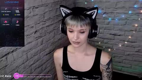 Eva online show from October 17, 2025, 6:54 pm