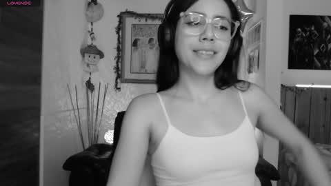 Snapshot of lauren_sweet7 chatting on January 7, 2025, 12:45 am Lauren online show from January 7, 2025, 12:45 am