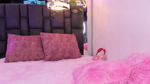 Snapshot of laurenblonde22 chatting on January 13, 2025, 5:33 pm Lauren Blonde online show from January 13, 2025, 5:33 pm