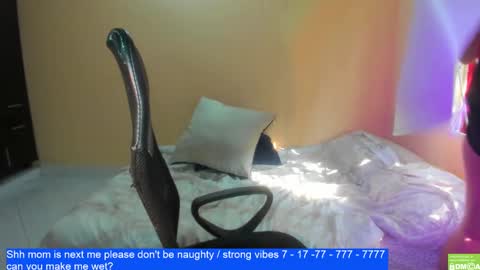 Snapshot of laurengirls1 chatting on December 9, 2024, 12:40 pm onlyfan laureng7 - 7 laureng2 online show from December 9, 2024, 12:40 pm