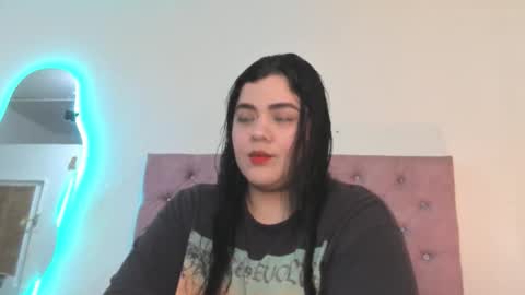 laurenlaine online show from March 3, 2026, 6:36 pm