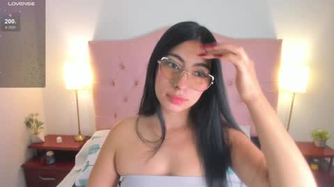 Snapshot of laurenn_smitth chatting on January 13, 2025, 12:35 pm laurenn_smitth online show from January 13, 2025, 12:35 pm