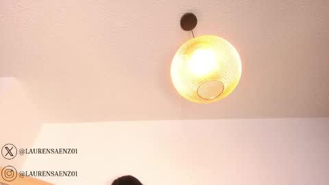 Lauren Saenz online show from November 26, 2025, 12:06 pm