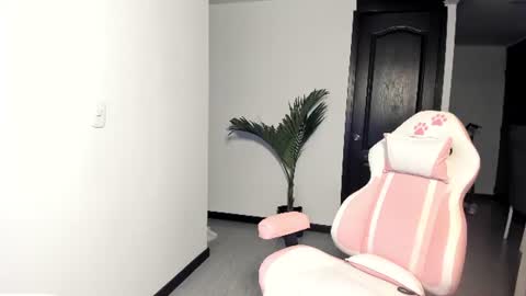 daniela angel     online show from July 18, 2026, 10:08 am