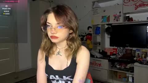 Snapshot of laurettecipro chatting on July 18, 2026, 5:06 pm Eva online show from July 18, 2026, 5:06 pm