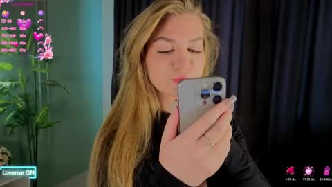 Laura online show from March 22, 2026, 5:00 am