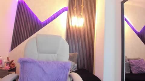 Snapshot of laurin_clauz chatting on February 14, 2025, 7:12 pm Lau online show from February 14, 2025, 7:12 pm
