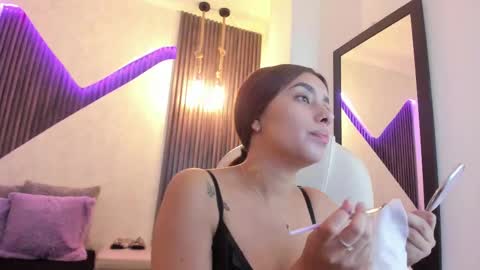 Snapshot of laurin_clauz chatting on February 15, 2025, 4:45 pm Lau online show from February 15, 2025, 4:45 pm
