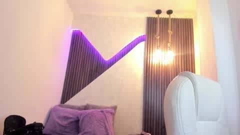 Snapshot of laurin_clauz chatting on February 19, 2025, 2:34 pm Lau online show from February 19, 2025, 2:34 pm