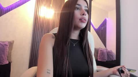 Snapshot of laurin_clauz chatting on February 25, 2025, 6:42 pm Lau online show from February 25, 2025, 6:42 pm