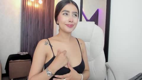 Snapshot of laurin_clauz chatting on September 18, 2025, 6:10 pm Lau online show from September 18, 2025, 6:10 pm