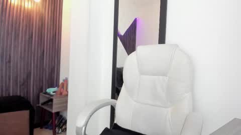 Snapshot of laurin_clauz chatting on September 20, 2025, 3:57 pm Lau online show from September 20, 2025, 3:57 pm