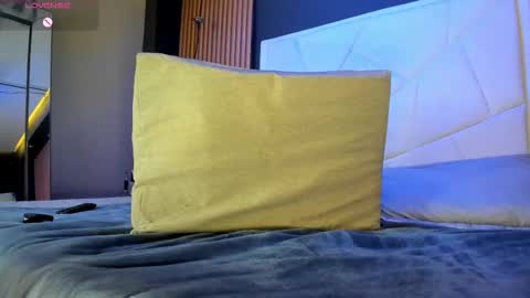 Lau Roberts online show from November 11, 2025, 3:39 am