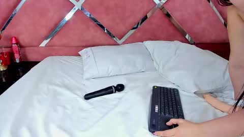 Snapshot of lauryjonson_ chatting on February 8, 2025, 9:36 pm LauryJonson  online show from February 8, 2025, 9:36 pm