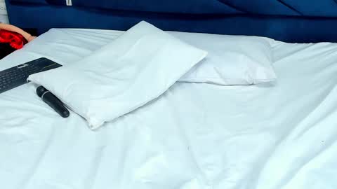 Snapshot of lauryjonson_ chatting on February 11, 2025, 8:10 pm LauryJonson  online show from February 11, 2025, 8:10 pm