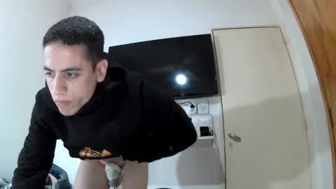 Snapshot of lauti_twink chatting on September 15, 2025, 6:46 am Lautaro online show from September 15, 2025, 6:46 am