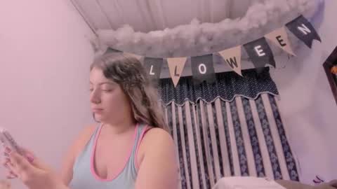 Lauu G online show from October 13, 2025, 9:42 am