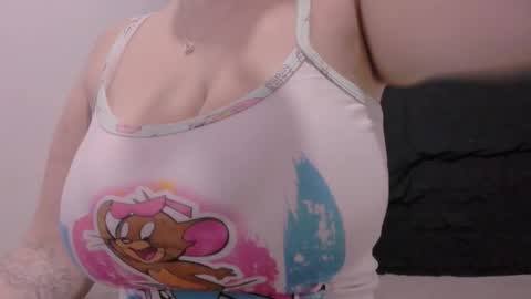 Lauu G online show from November 5, 2025, 10:15 am