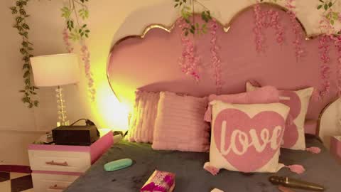 luu online show from April 3, 2026, 2:48 pm