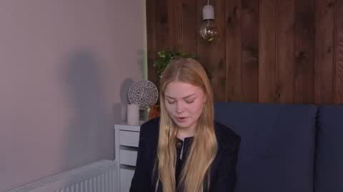Hi Im Leila online show from May 17, 2026, 8:34 am