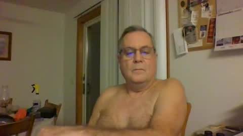 lawnboy62 online show from December 5, 2024, 2:42 am