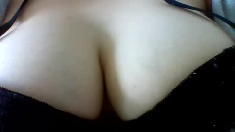 layannalea online show from May 11, 2026, 8:06 pm