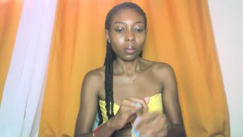 layannek online show from November 19, 2025, 3:39 am