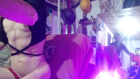 Laye19 online show from December 8, 2024, 10:57 pm