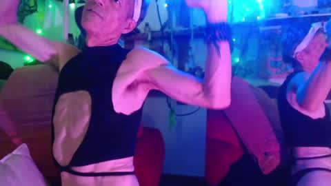 Laye19 online show from December 12, 2024, 3:43 am